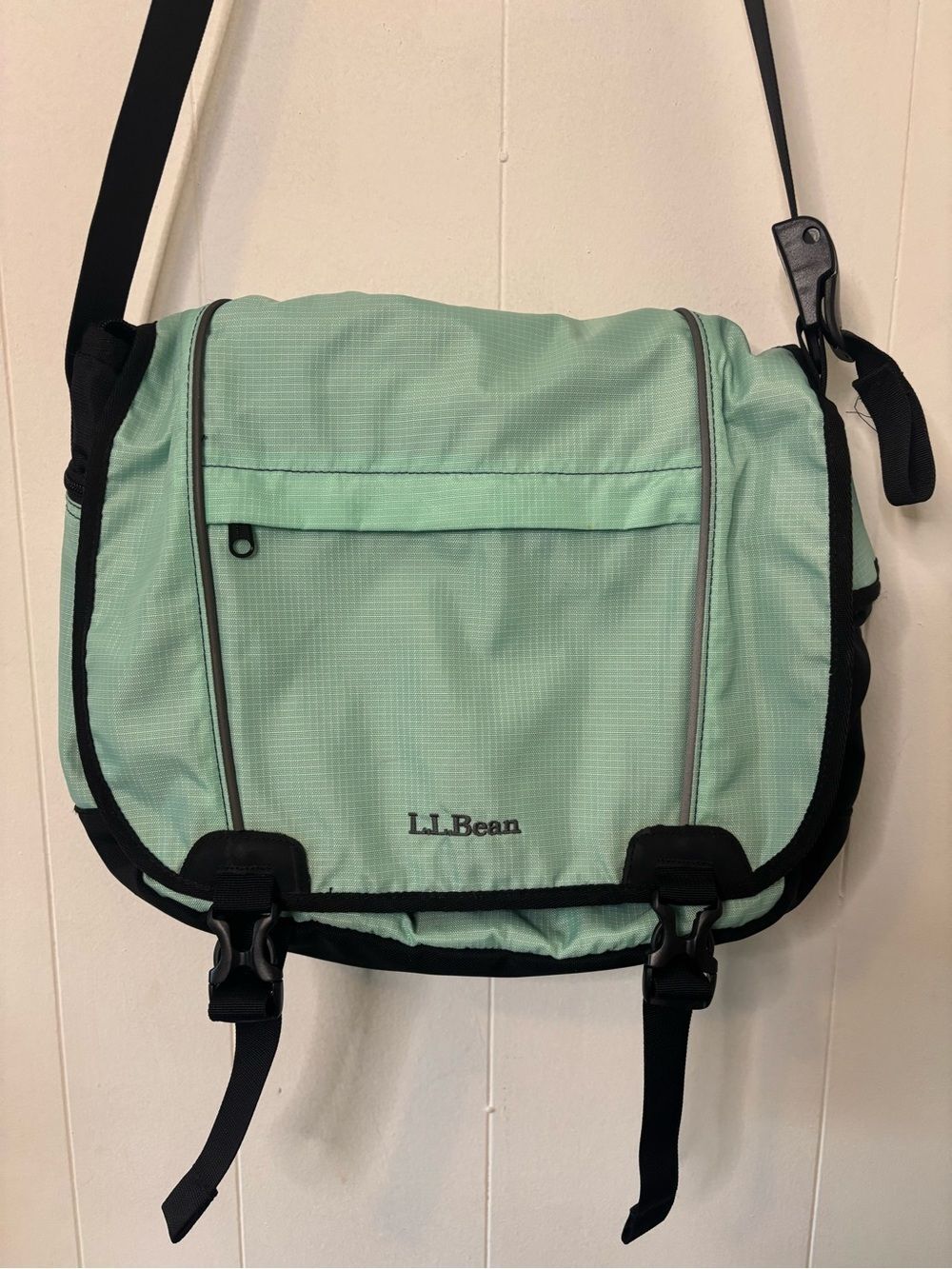 L.L. Bean Light Green Mint Nylon Lightweight Messenger/Laptop Bag Crossbody